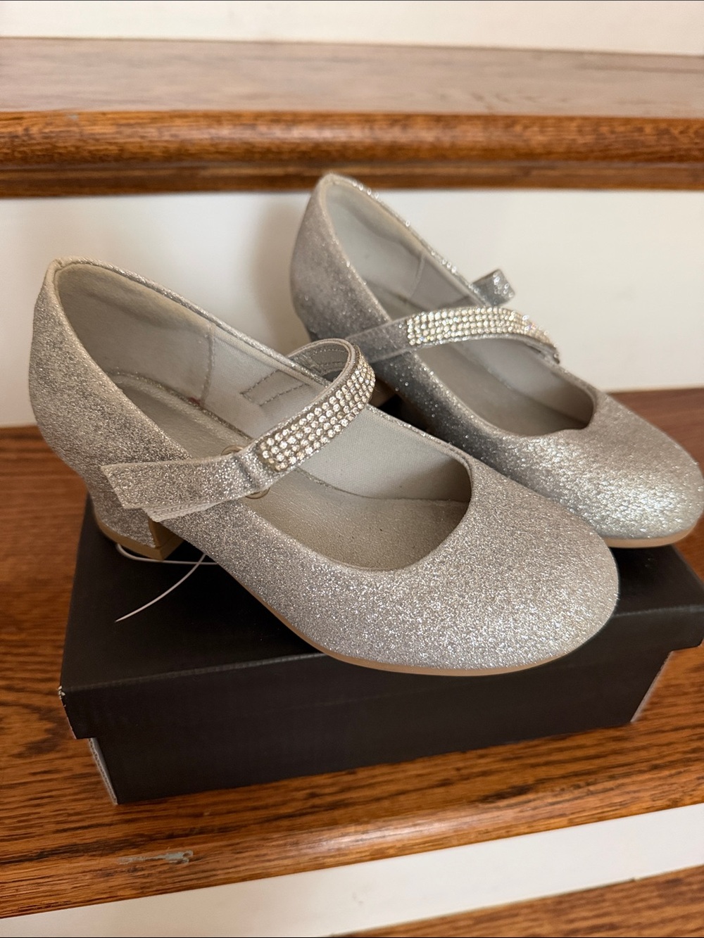 Girls Silver Glitter Mary Jane Dress Shoes with Rhinestone Strap